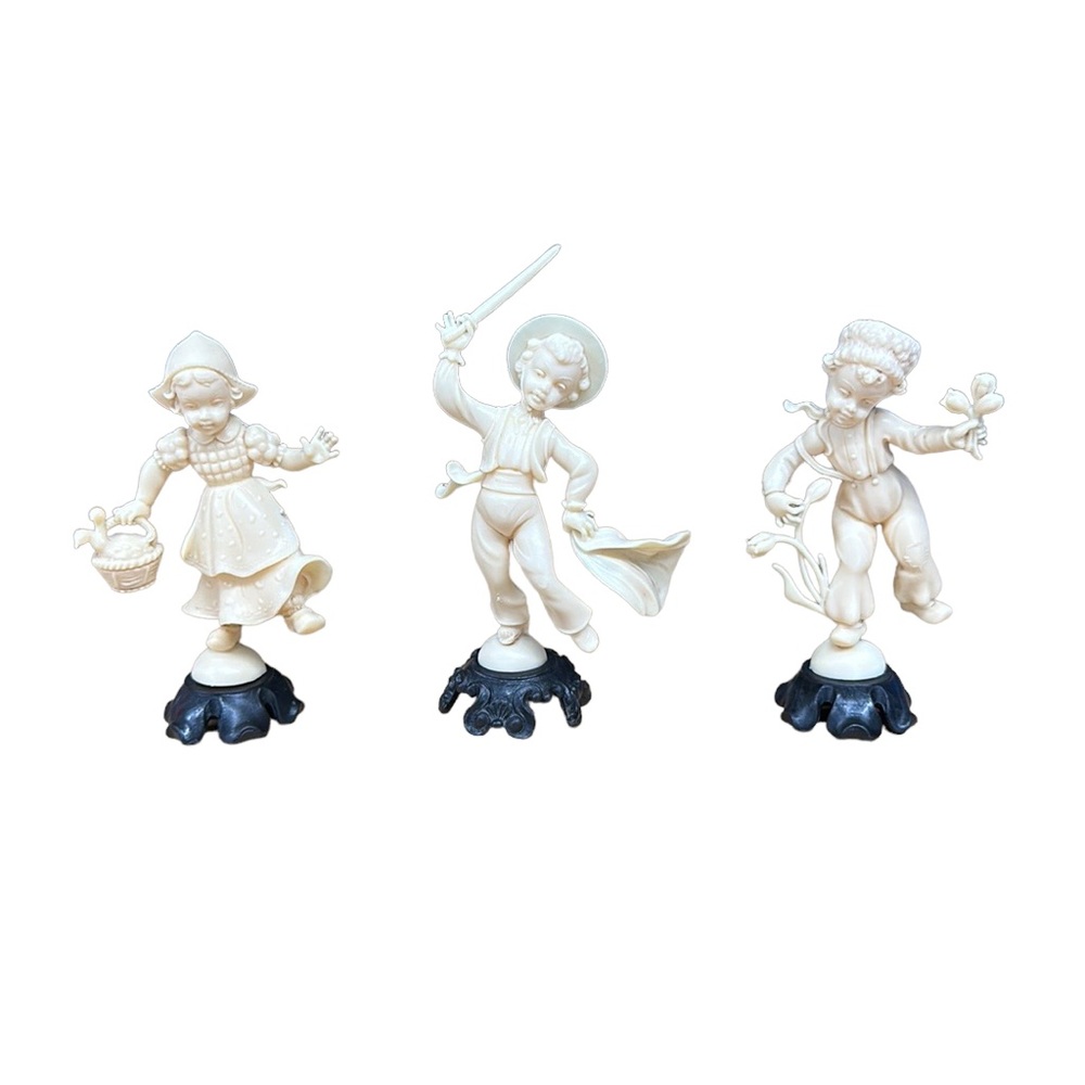Depositato Italian Figurines Cream Color Plastic Girl Boy Children Made in Italy